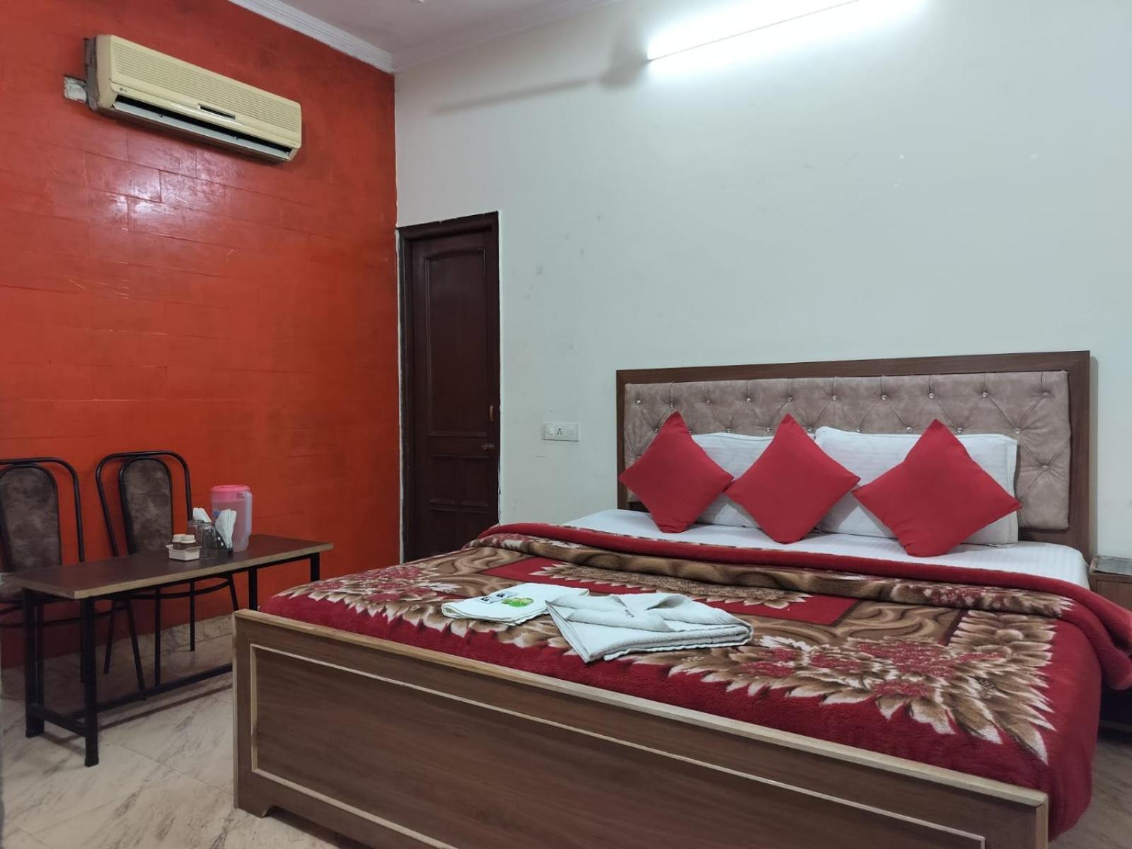 Hotel Holiday Inn Paradise Chandīgarh Eksteriør billede