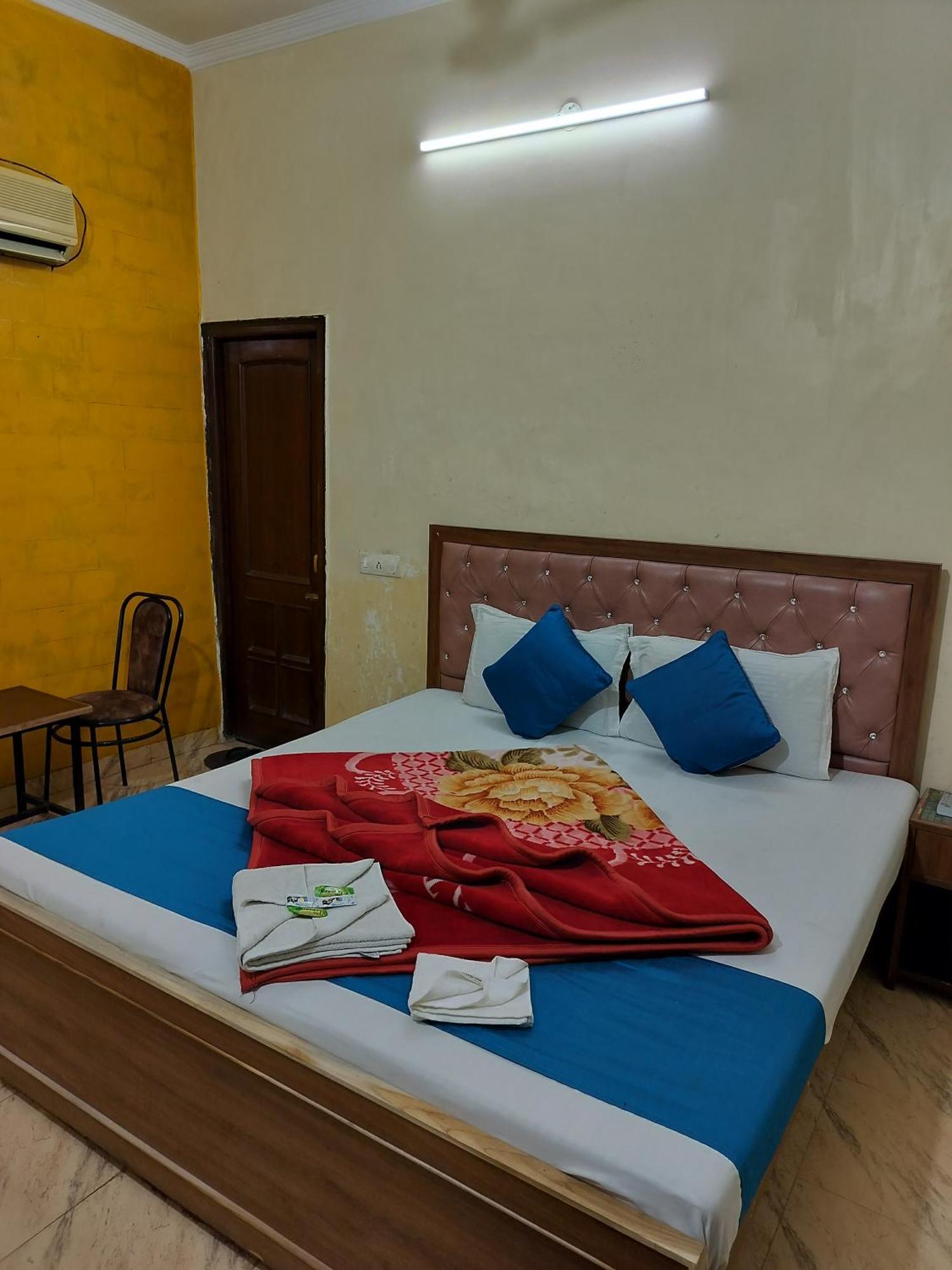 Hotel Holiday Inn Paradise Chandīgarh Eksteriør billede
