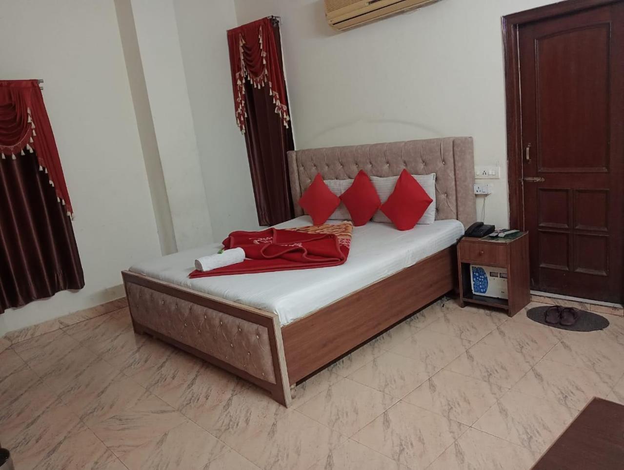 Hotel Holiday Inn Paradise Chandīgarh Eksteriør billede