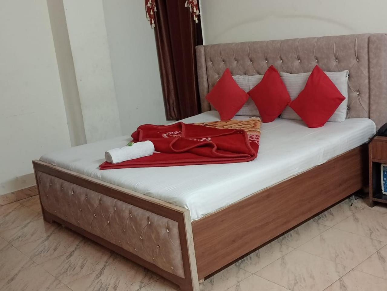 Hotel Holiday Inn Paradise Chandīgarh Eksteriør billede