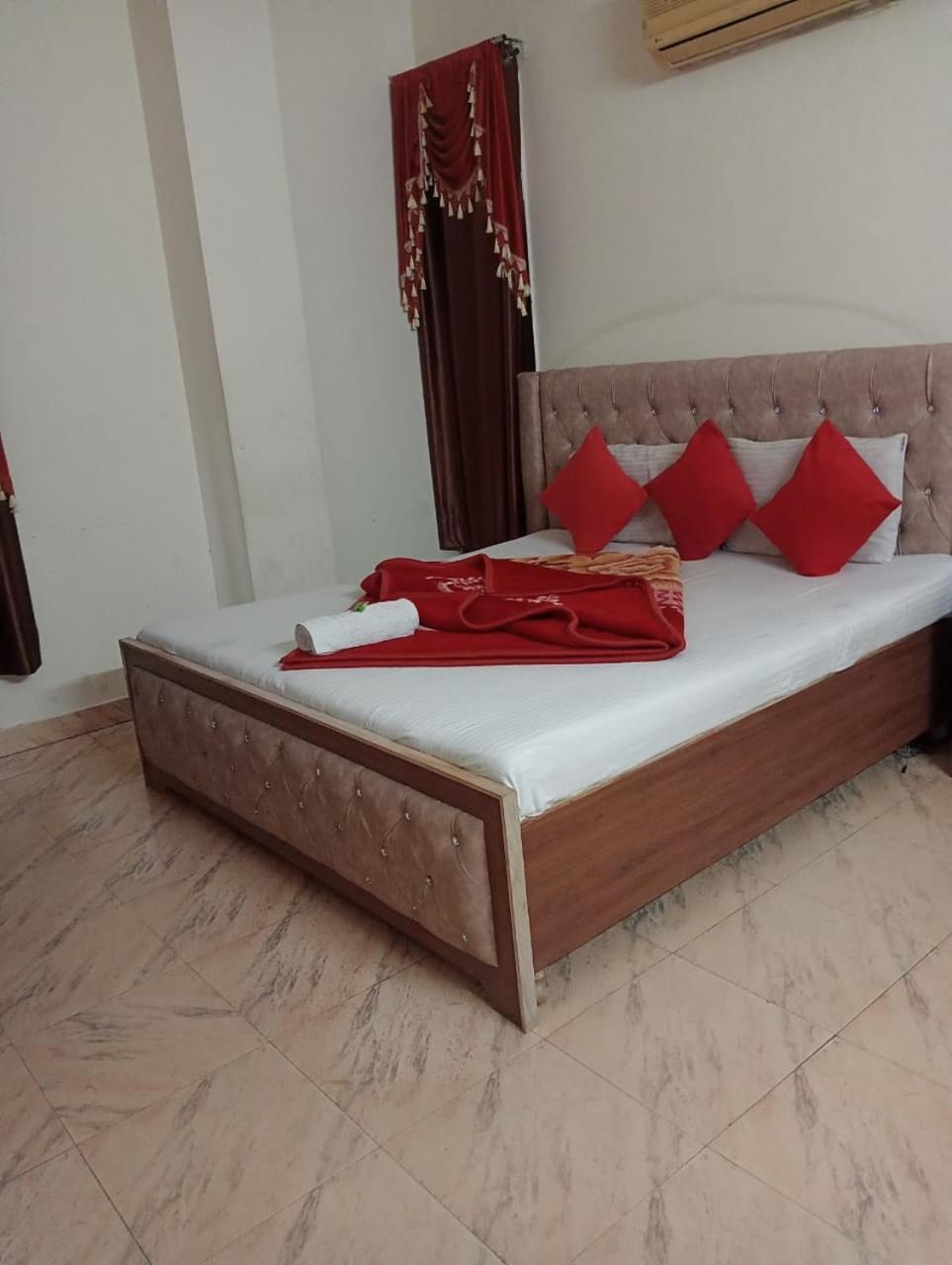 Hotel Holiday Inn Paradise Chandīgarh Eksteriør billede